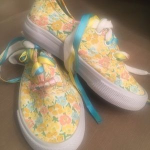 Little kid floral shoes